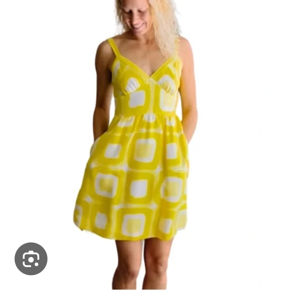 Banana Republic Silk dress fully lined. Like new! Size 4.